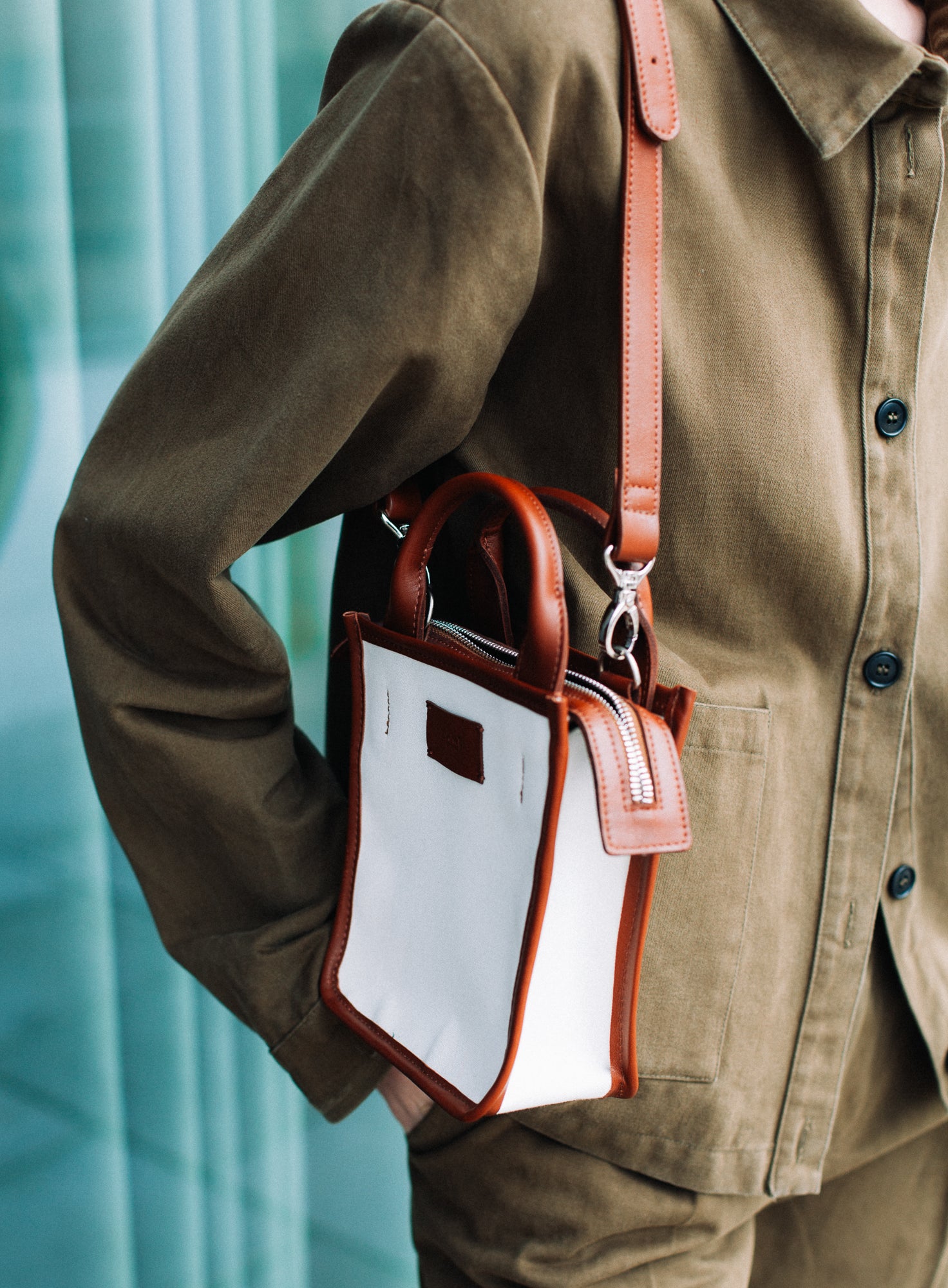 CROSSBODY_BAG_FINCH_CANVAS_COGNAC_Designed_in_Berlin_Made_to_last_Handmade_in_Poland.