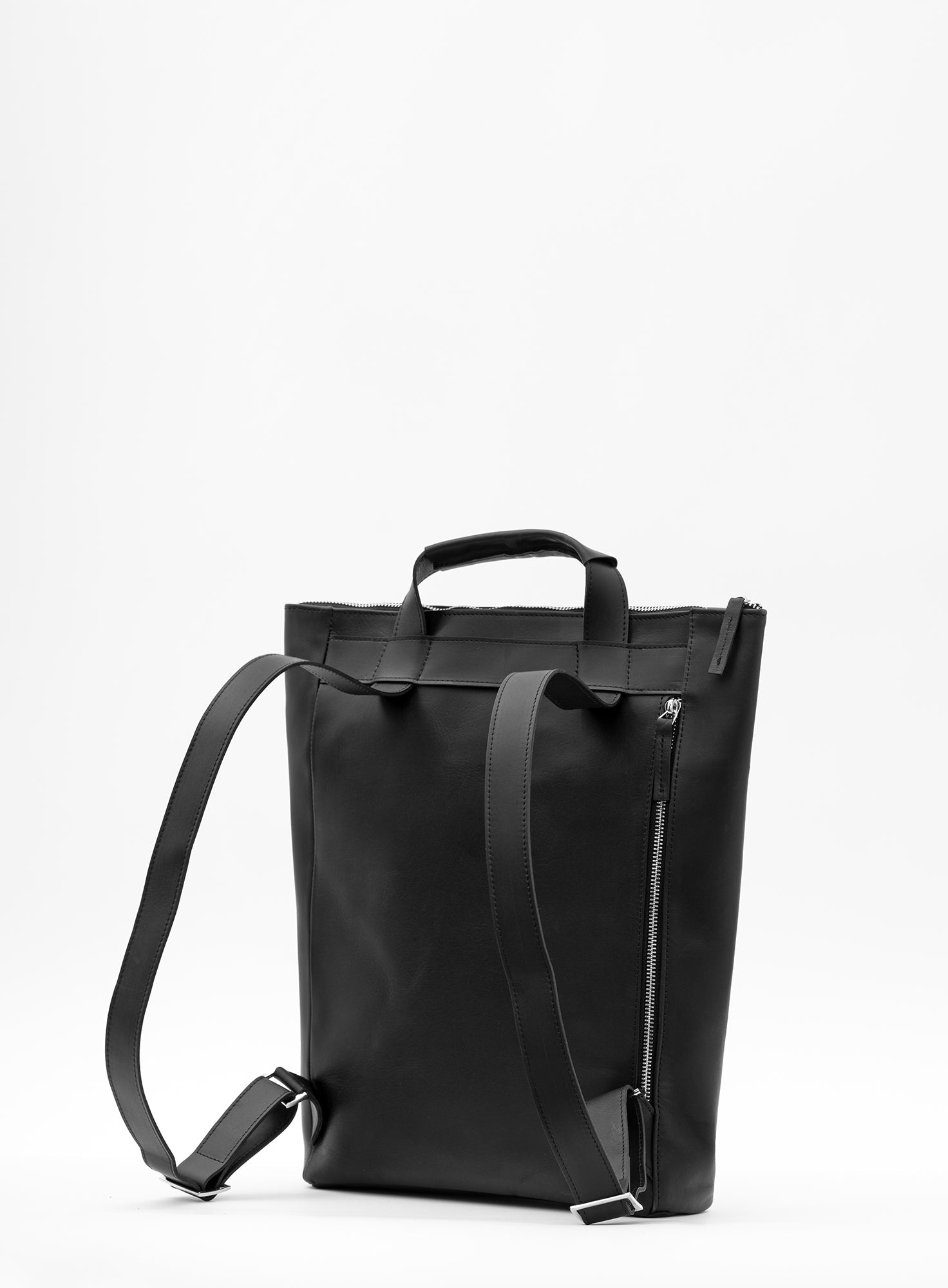 TOTE_BACKPACK_ELLIOT_BLACK_Designed_in_Berlin_Made_to_last_Handmade_in_Poland.