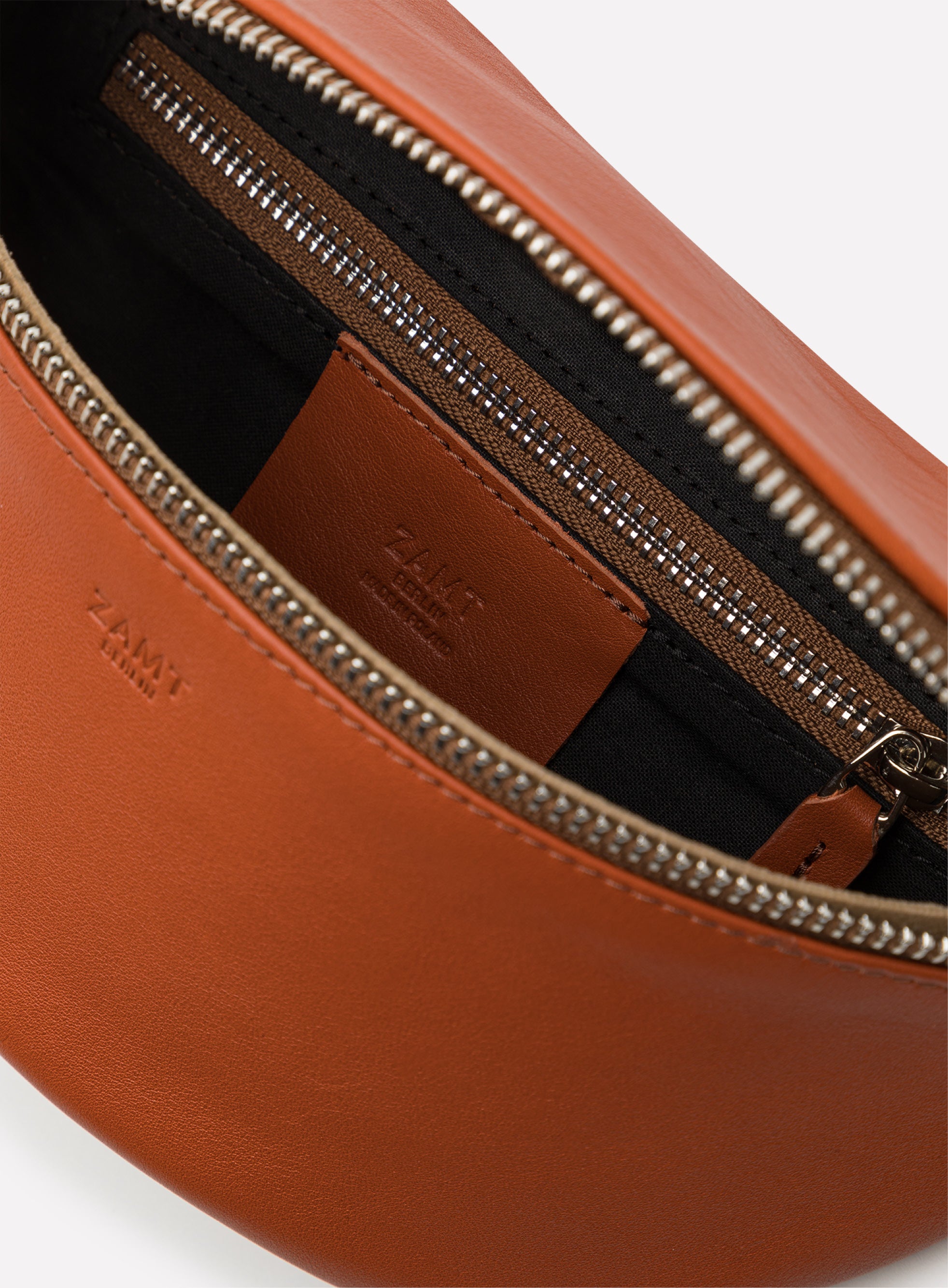 HIP_BAG_CAN_Terracotta_Designed_in_Berlin_Made_to_last_Handmade_in_Poland.