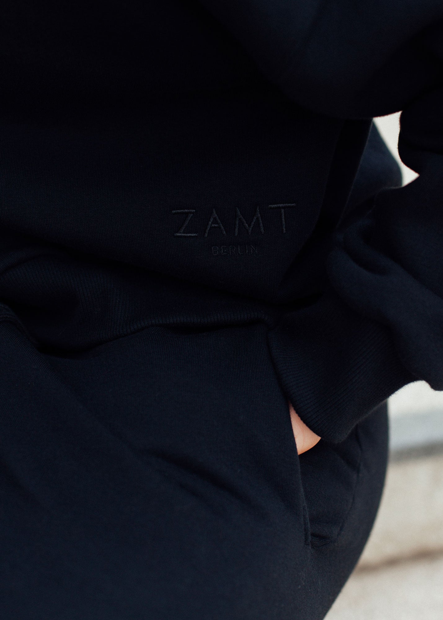 FAVORITE_03_SWEATPANTS_BLACK_Designed_in_Berlin_Made_to_last_Handmade_in_Poland.