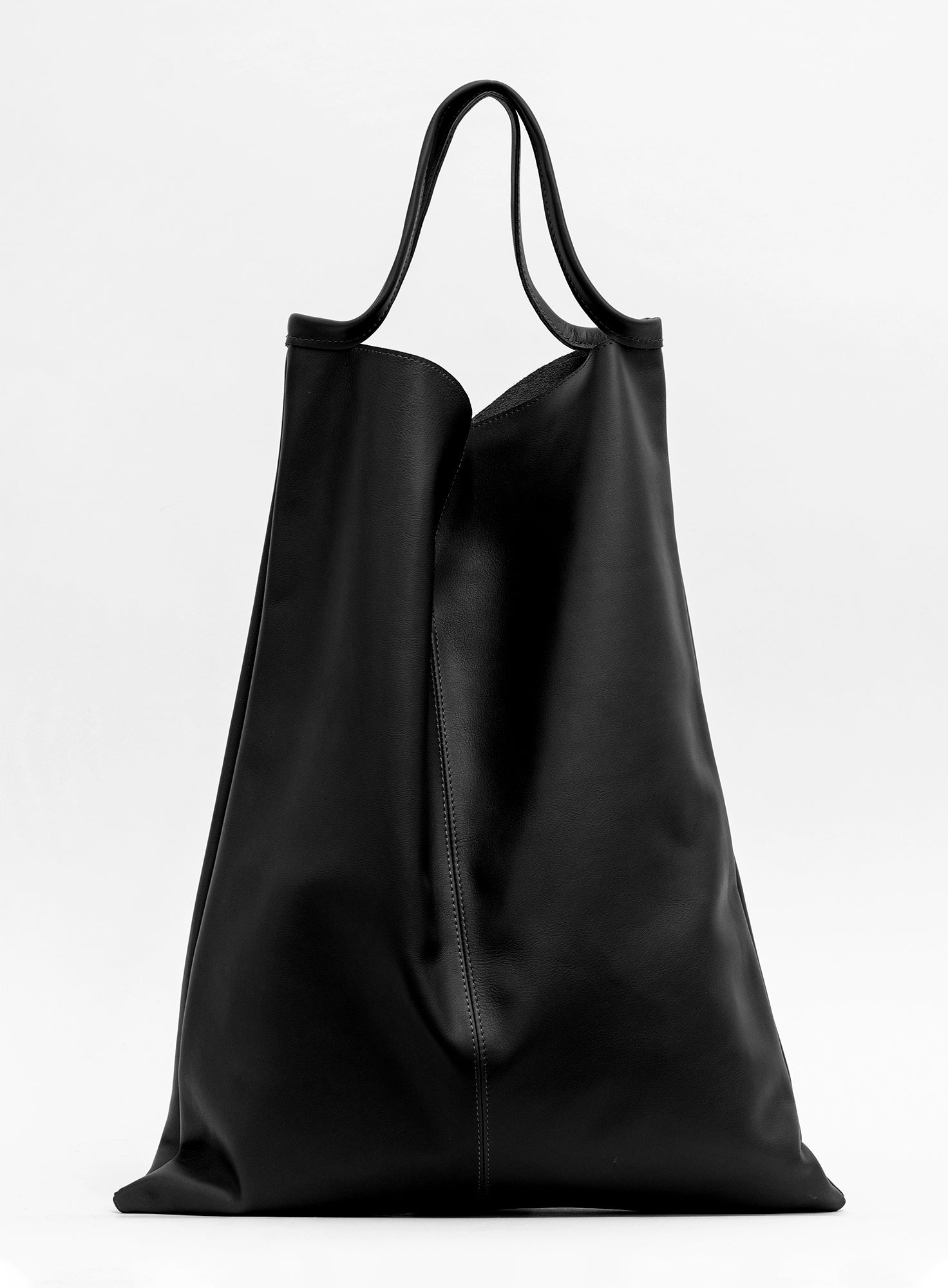 SHOOPER_RIN_2.0_Black_Designed_in_Berlin_Made_to_last_Handmade_in_Poland.