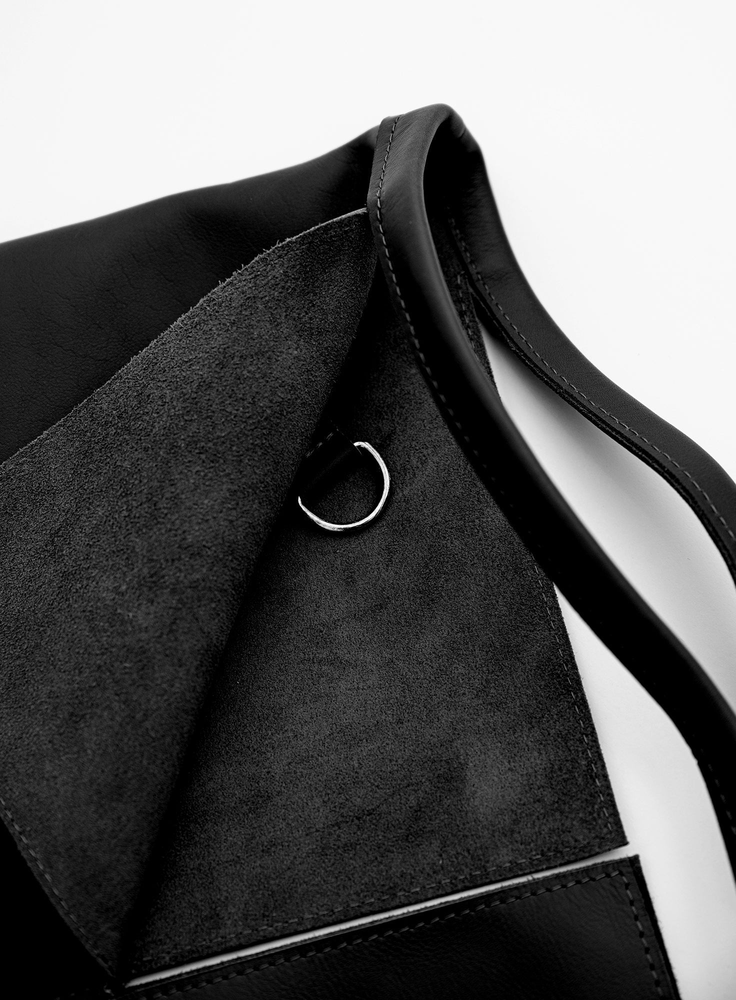 SHOOPER_RIN_2.0_Black_Designed_in_Berlin_Made_to_last_Handmade_in_Poland.