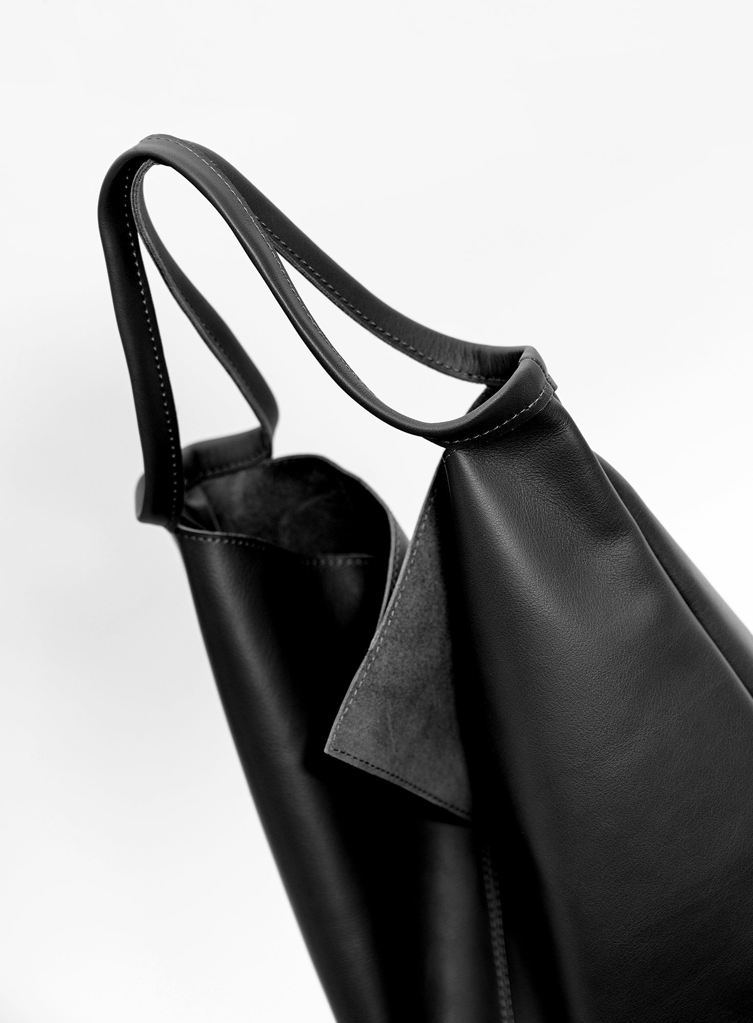 SHOOPER_RIN_2.0_Black_Designed_in_Berlin_Made_to_last_Handmade_in_Poland.